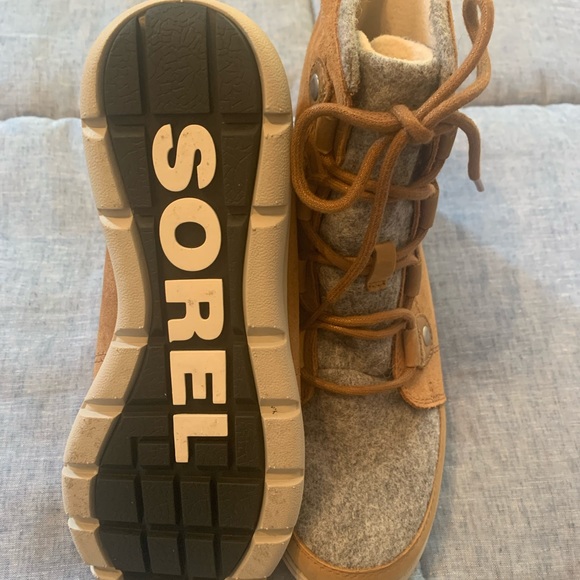 Sorel Winter Boots - Water Resistant constructed w/ Suede & Wool Fabrics - Picture 3 of 4